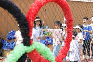 稳定输出！浓眉半场13中7拿到16分3板 首节12分